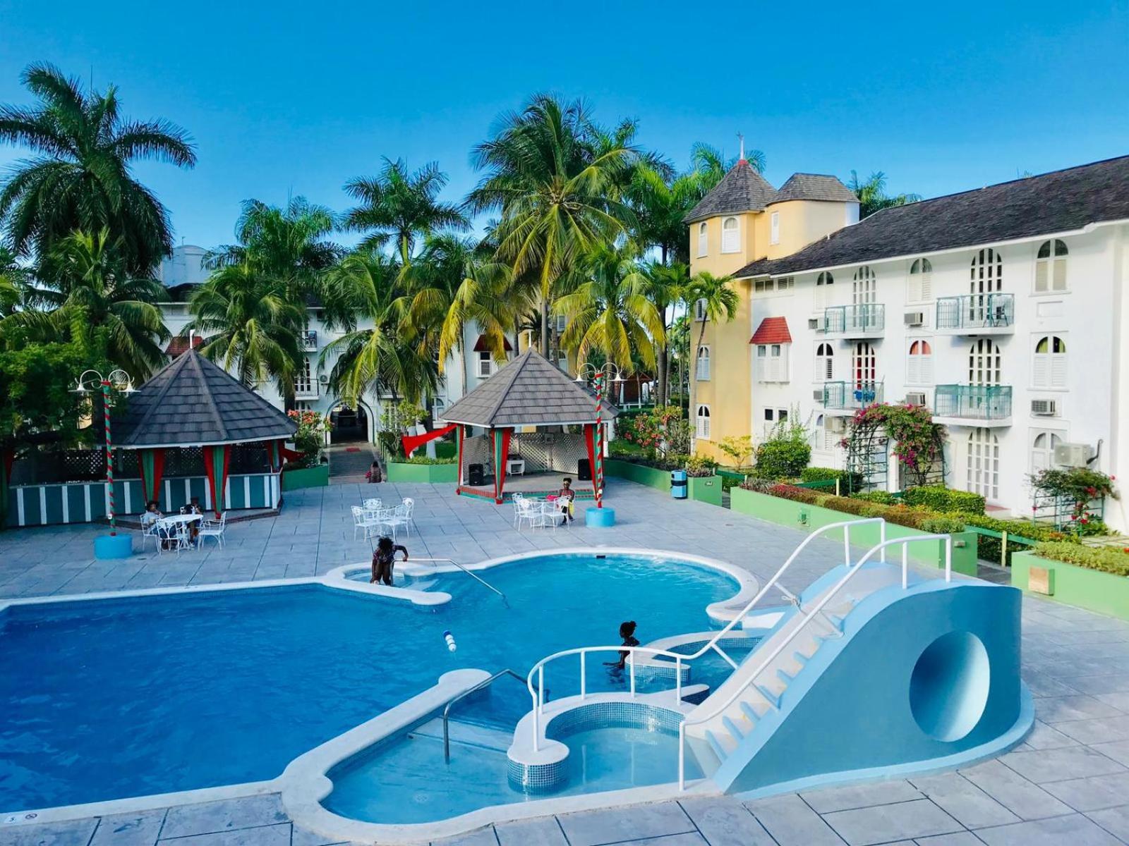 Beach Penthouse A25 Sandcastles Ocho Rios Bagian luar foto
