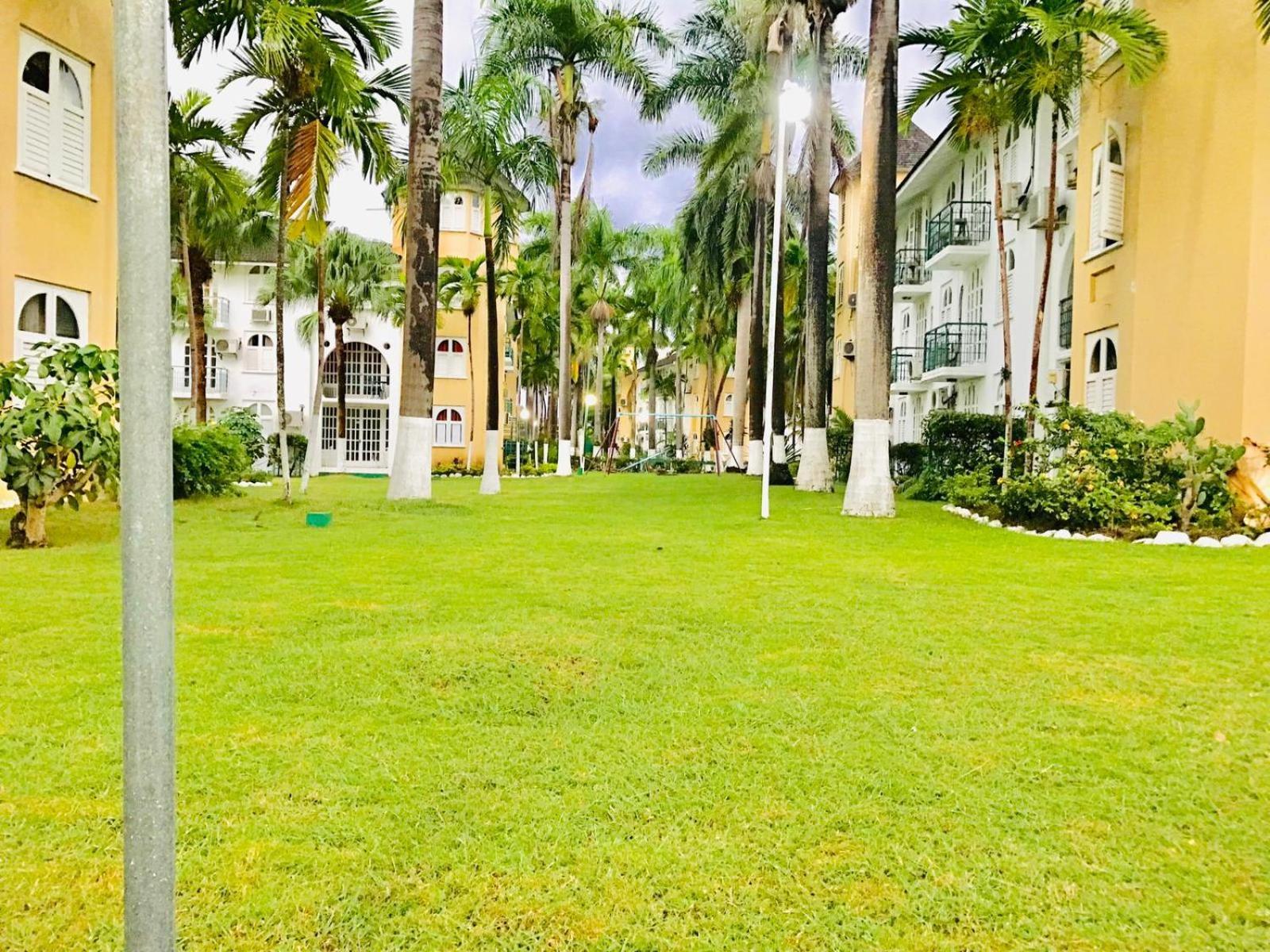 Beach Penthouse A25 Sandcastles Ocho Rios Bagian luar foto