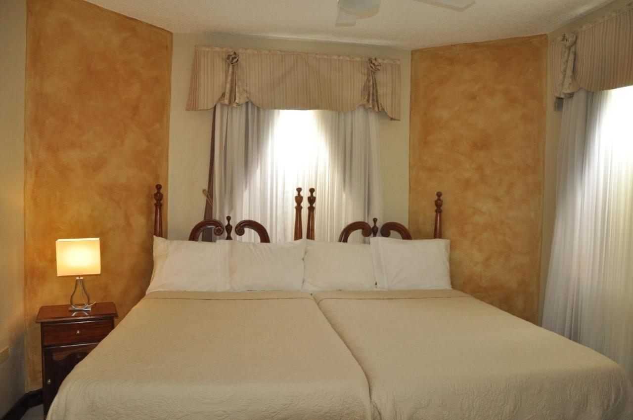 Beach Penthouse A25 Sandcastles Ocho Rios Bagian luar foto