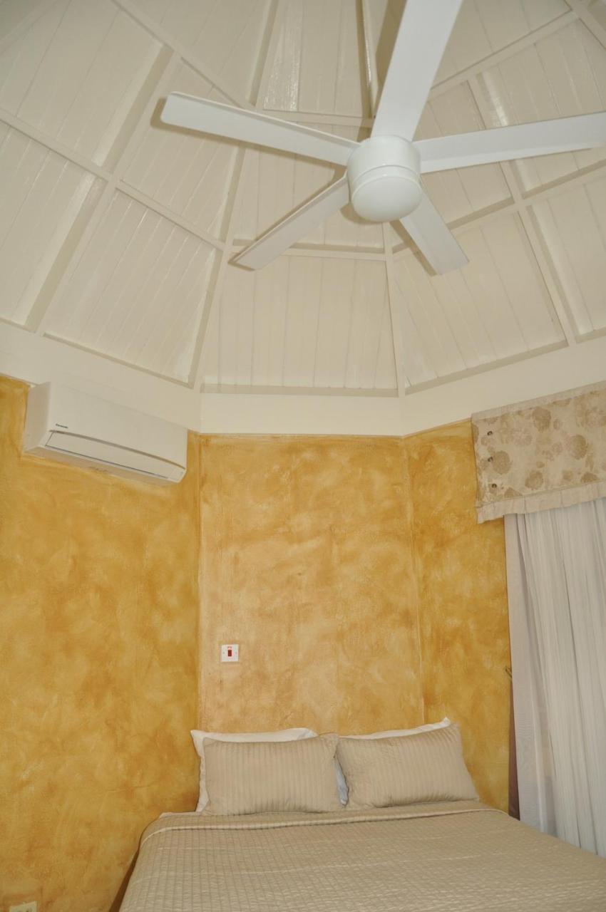 Beach Penthouse A25 Sandcastles Ocho Rios Bagian luar foto