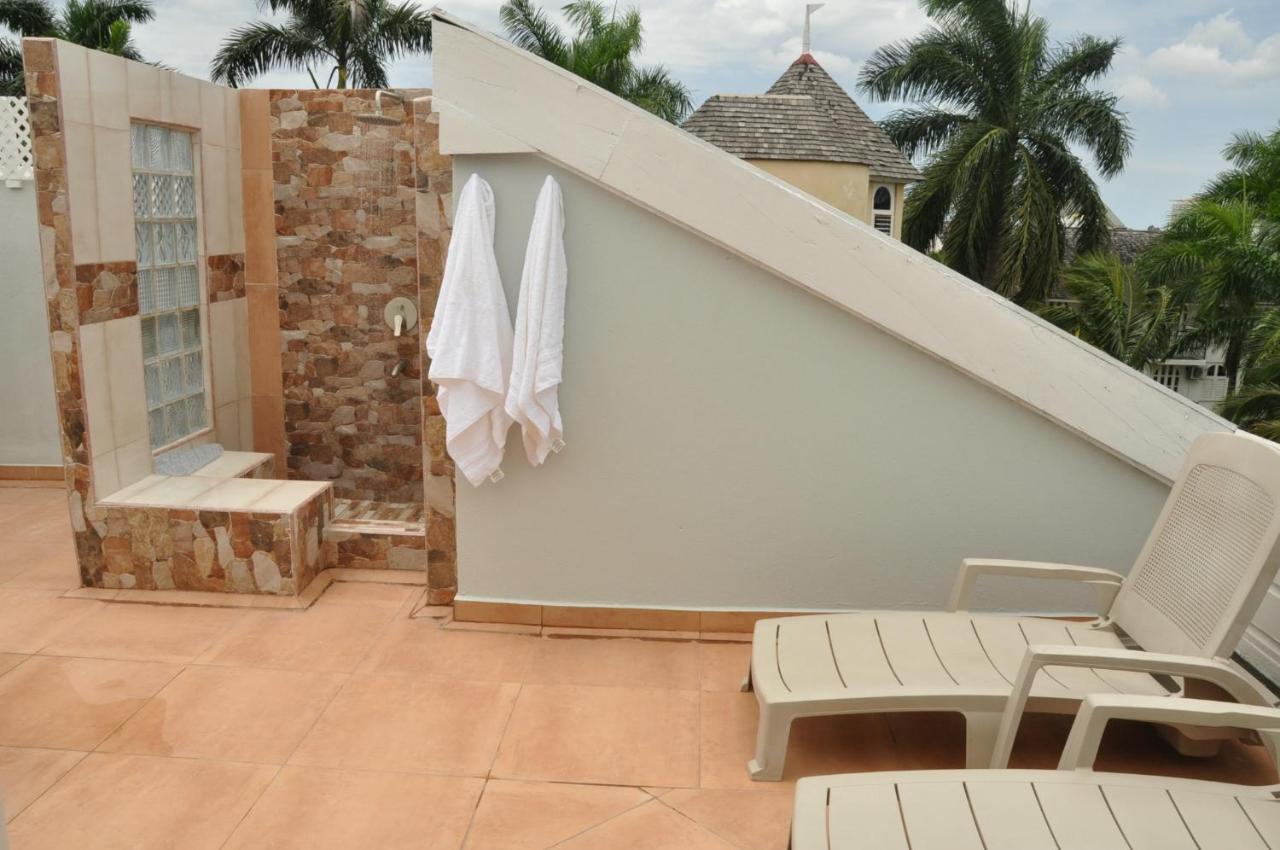 Beach Penthouse A25 Sandcastles Ocho Rios Bagian luar foto