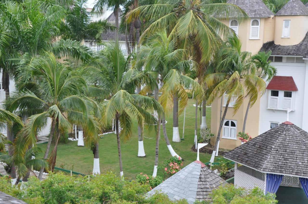 Beach Penthouse A25 Sandcastles Ocho Rios Bagian luar foto